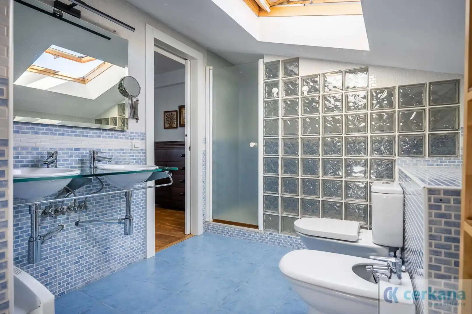 Bathroom of Houses for sale in Espartinas  with Air Conditioner and Storage room
