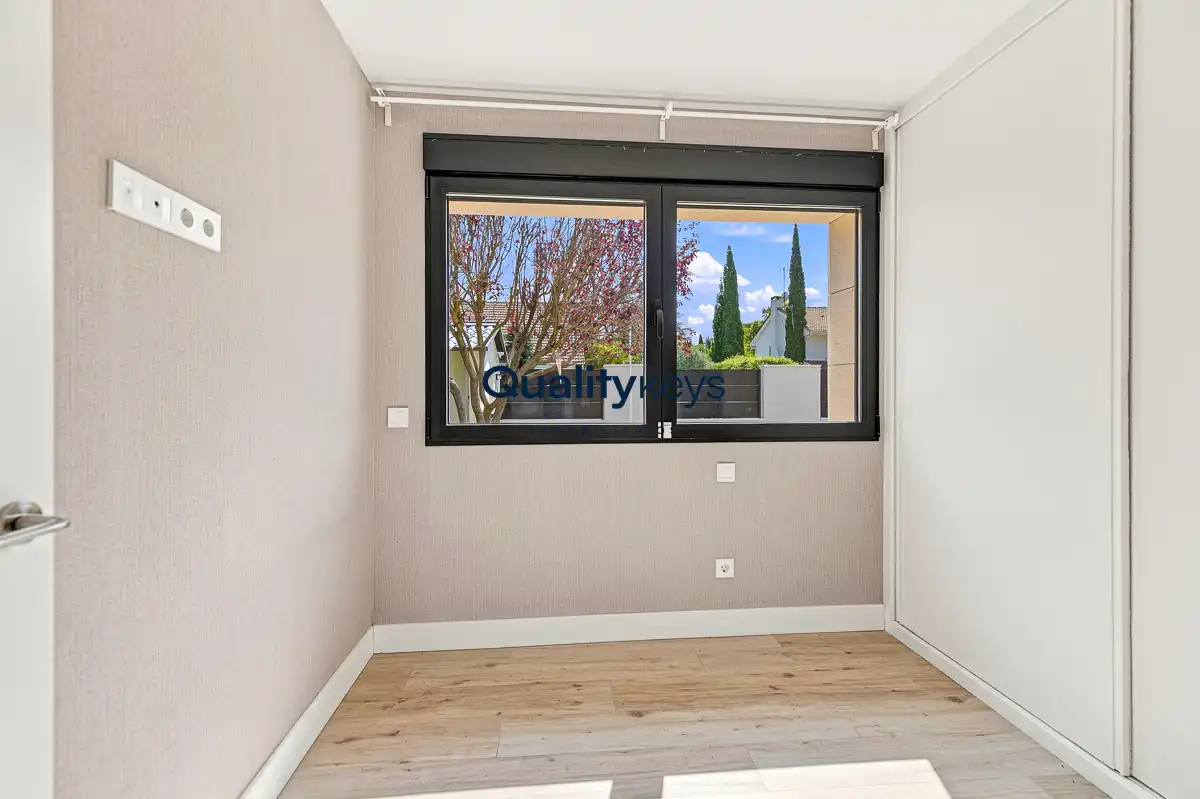 Dormitori de Casa o xalet en venda en Pozuelo de Alarcón amb Aire condicionat, Calefacció i Jardí privat