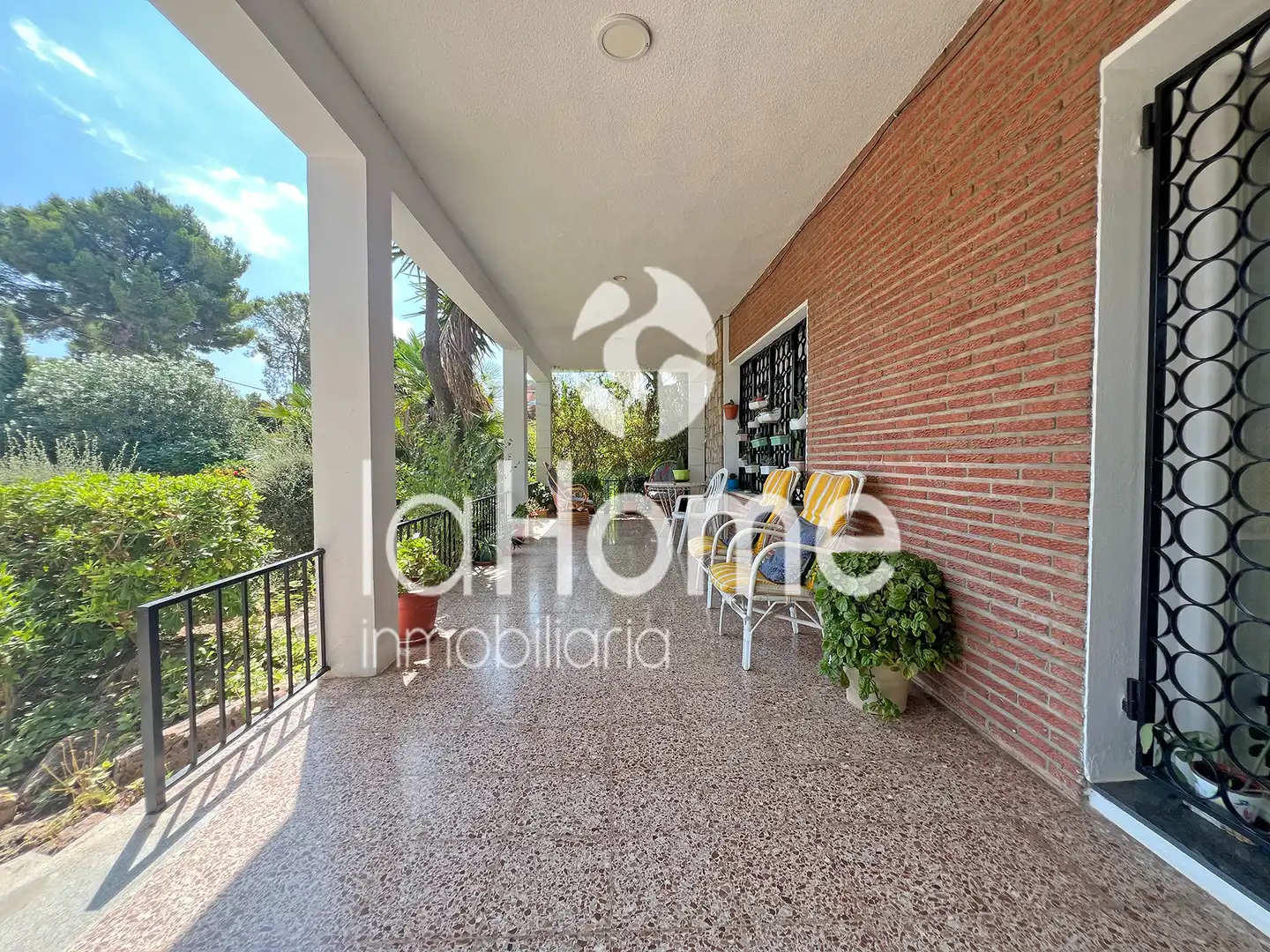 Vista exterior de Casa o xalet en venda en Paterna amb Aire condicionat, Jardí privat i Terrassa