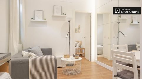 Foto 2 de Habitación en Almagro, Madrid Capital