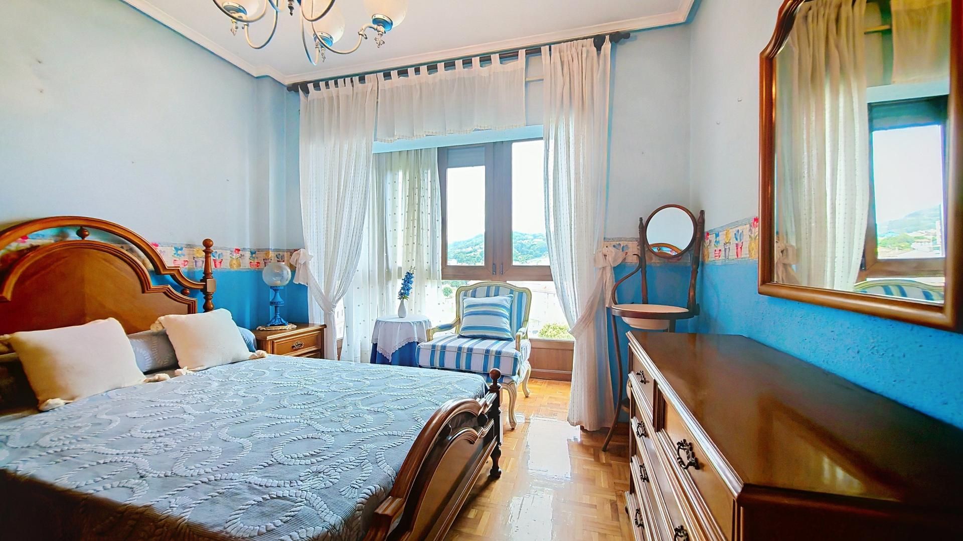 Bedroom of Flat for sale in Langreo  with Heating