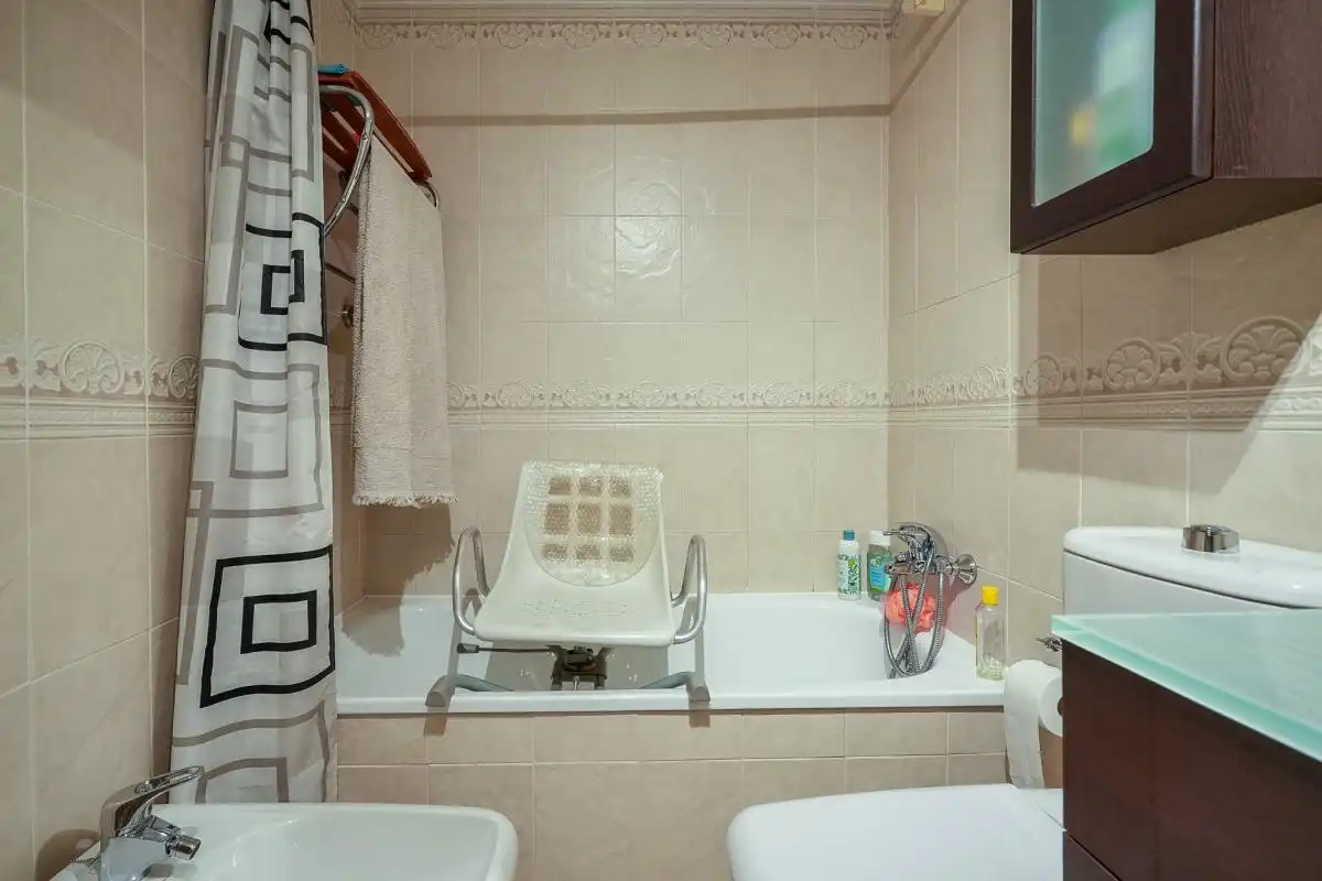 Baño de Piso en venta en Torrejón de Ardoz con Aire acondicionado, Calefacción y Jardín privado