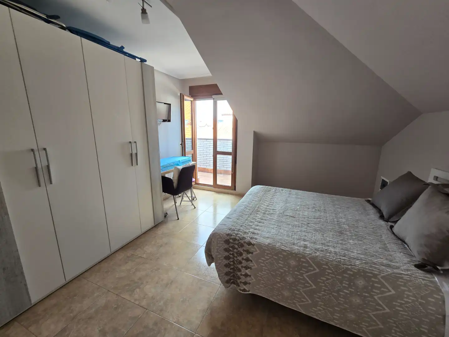 Habitación de Ático en venta en Bareyo con Calefacción, Terraza y Amueblado