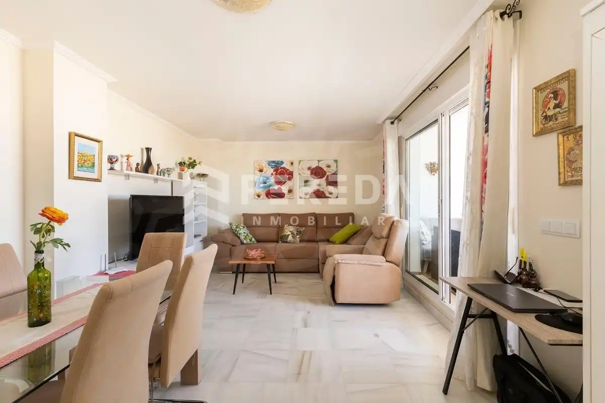 Wohnzimmer von Wohnung zum Verkauf in Roquetas de Mar mit Klimaanlage, Privatgarten und Terrasse