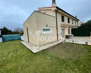 Casa adosada en venda en Anguciana amb Calefacció, Jardí privat i Parquet