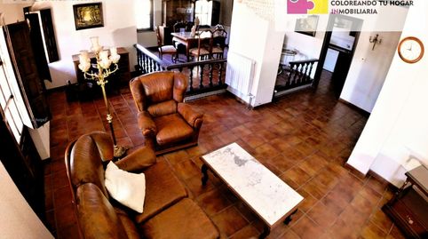 se vende chalet en Veguellina de Orbigo, con 5 habitaciones, 4 baños, cochera, jardín, pozo de riego, de 571m2, espacioso, imatge 3