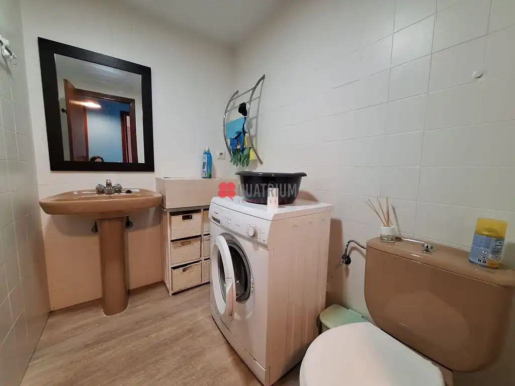 Bathroom of Flat for rent in Santiago de Compostela   with Furnished