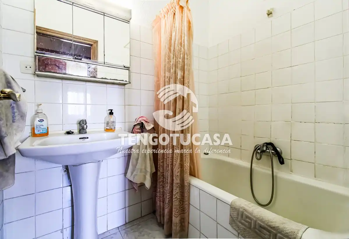 Bathroom of Flat for sale in Madrid  with Terrace and Furnished