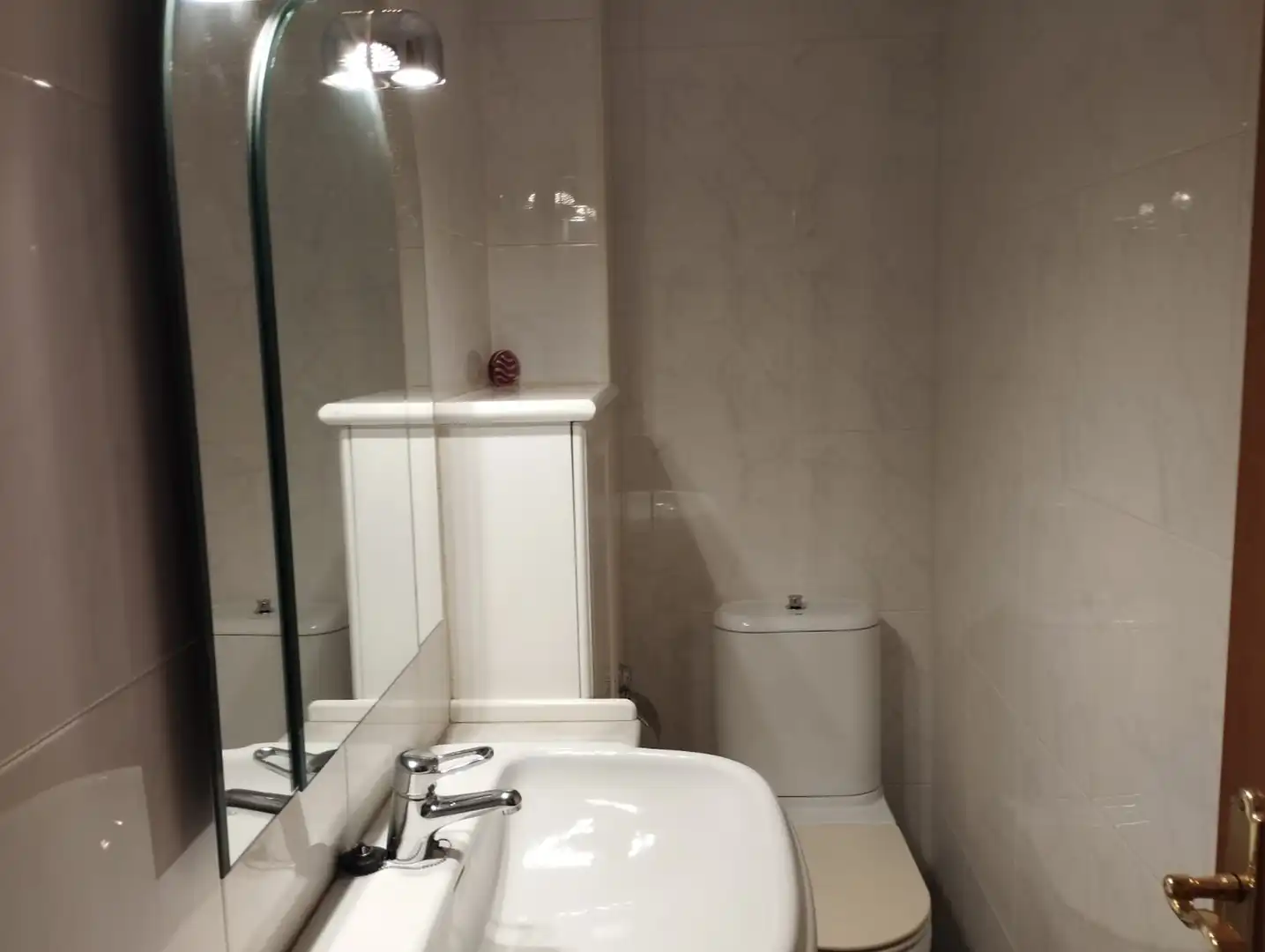 Bathroom of Flat for rent in Santiago de Compostela   with Heating, Furnished and Oven