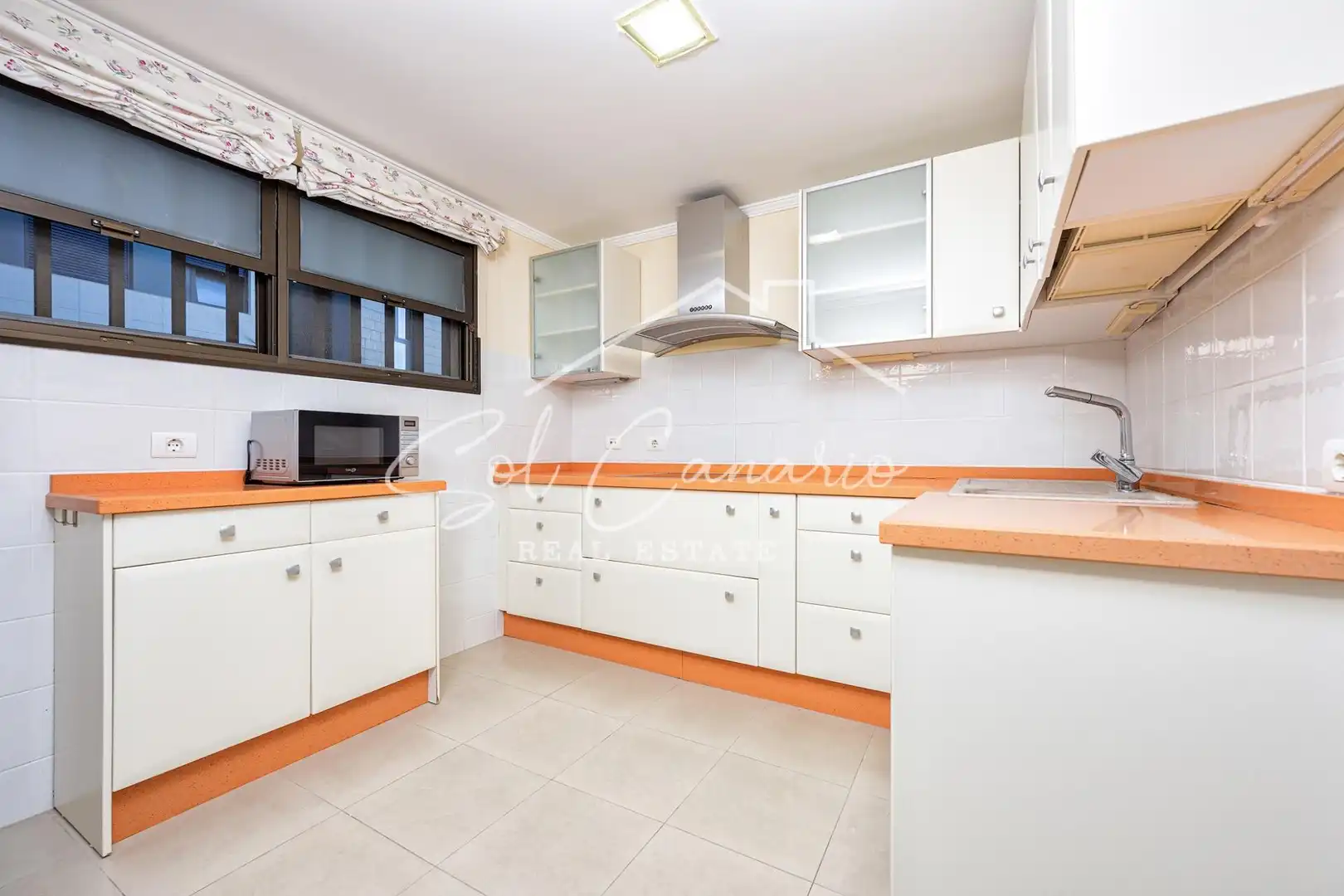 Kitchen of Flat for sale in Las Palmas de Gran Canaria  with Alarm