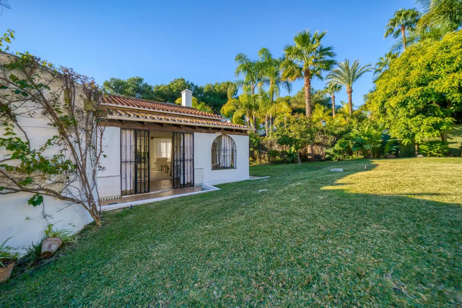 Jardí de Casa o xalet en venda en Marbella amb Aire condicionat, Calefacció i Alarma