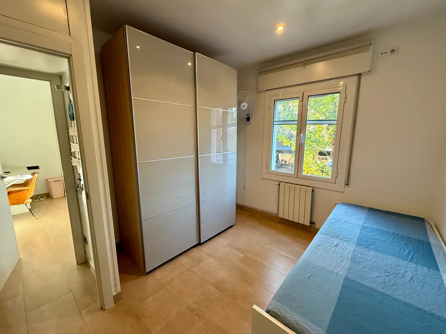 Habitación de Casa adosada en venta en Barcelona con Aire acondicionado, Calefacción y Jardín privado