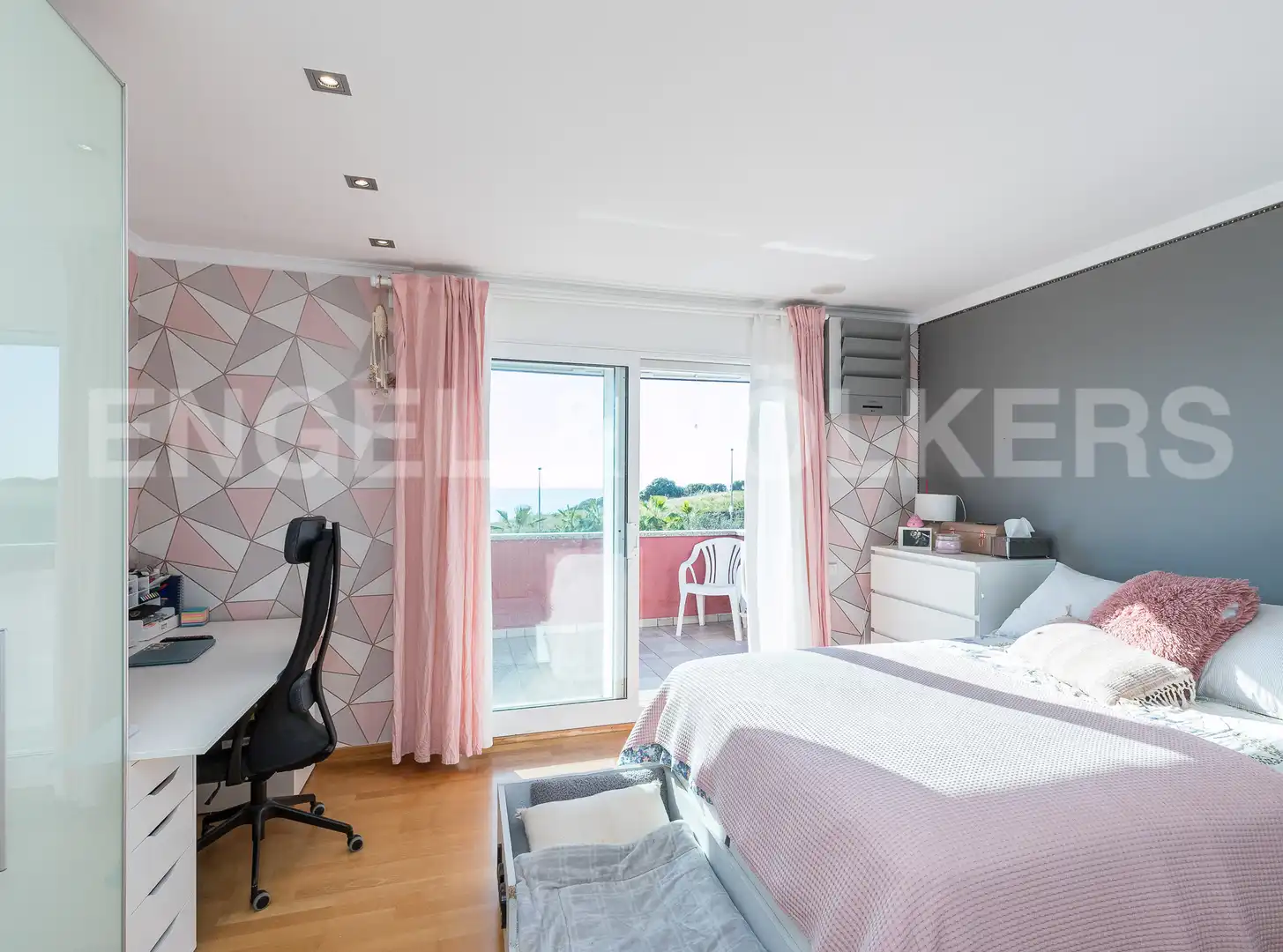 Habitación de Casa o chalet en venta en Alella con Aire acondicionado, Calefacción y Jardín privado