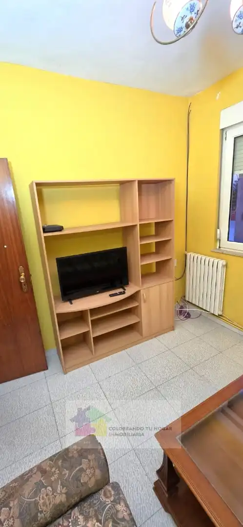 Sala d'estar de Pis de lloguer en Villadangos del Páramo amb Calefacció, Parquet i Moblat
