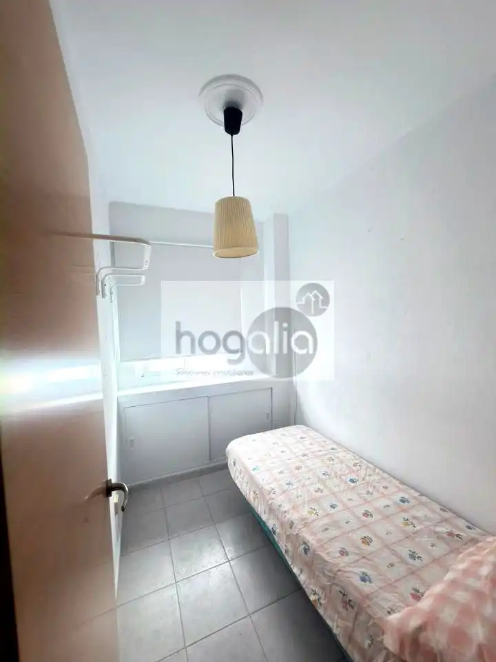 Habitación de Piso de alquiler en Sevilla con Aire acondicionado y Amueblado