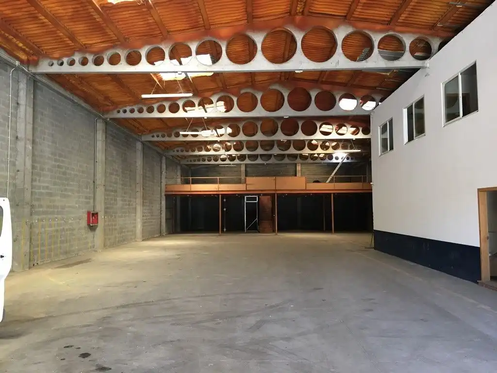 Nau industrial en venda en Santiago de Compostela 