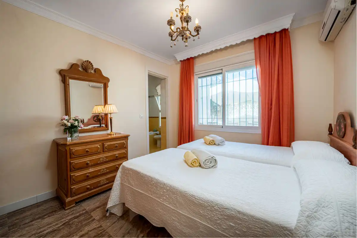 Dormitori de Casa o xalet en venda en Marbella amb Aire condicionat, Jardí privat i Piscina