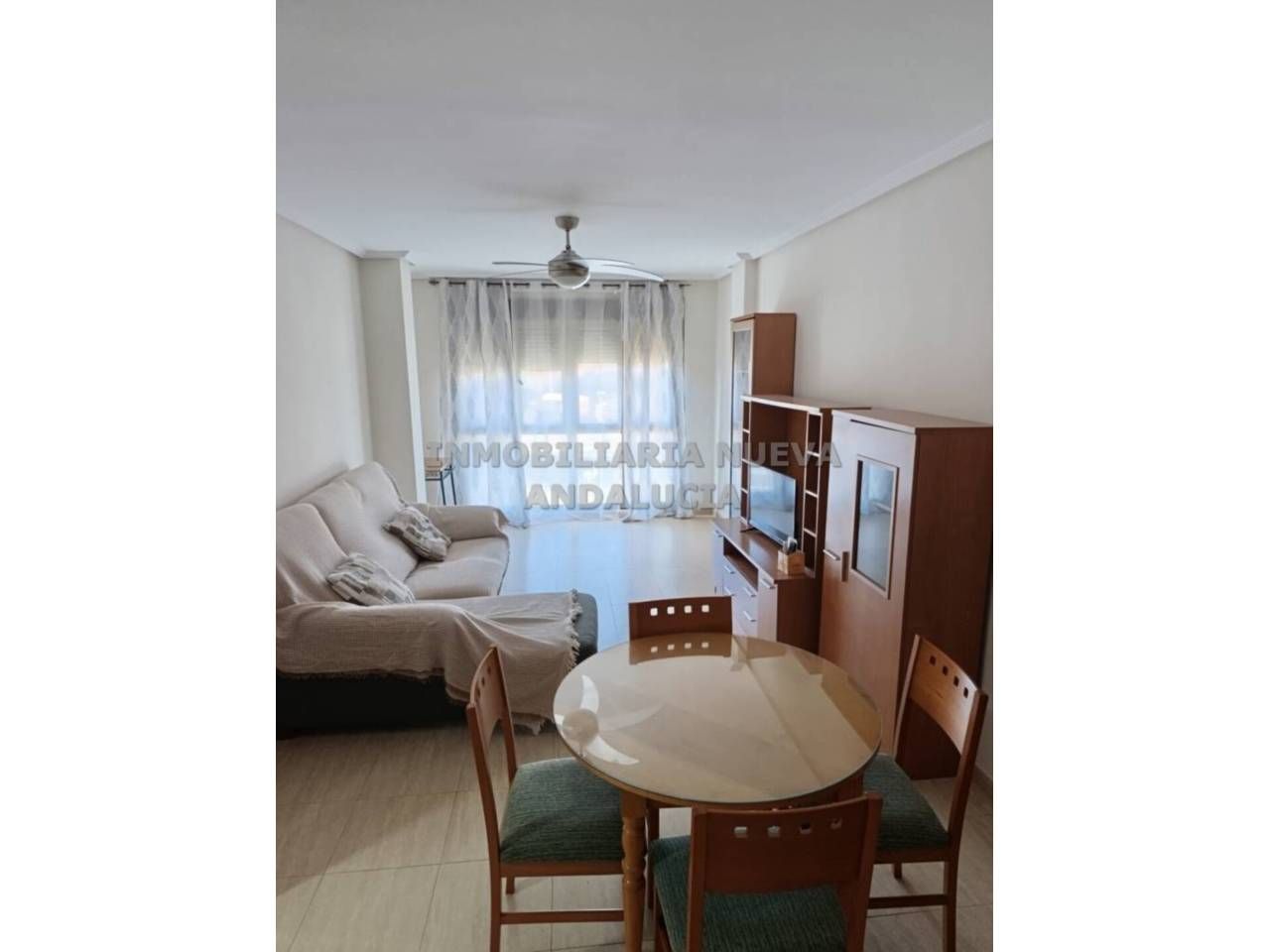 Habitación de Piso de alquiler en  Almería Capital con Amueblado