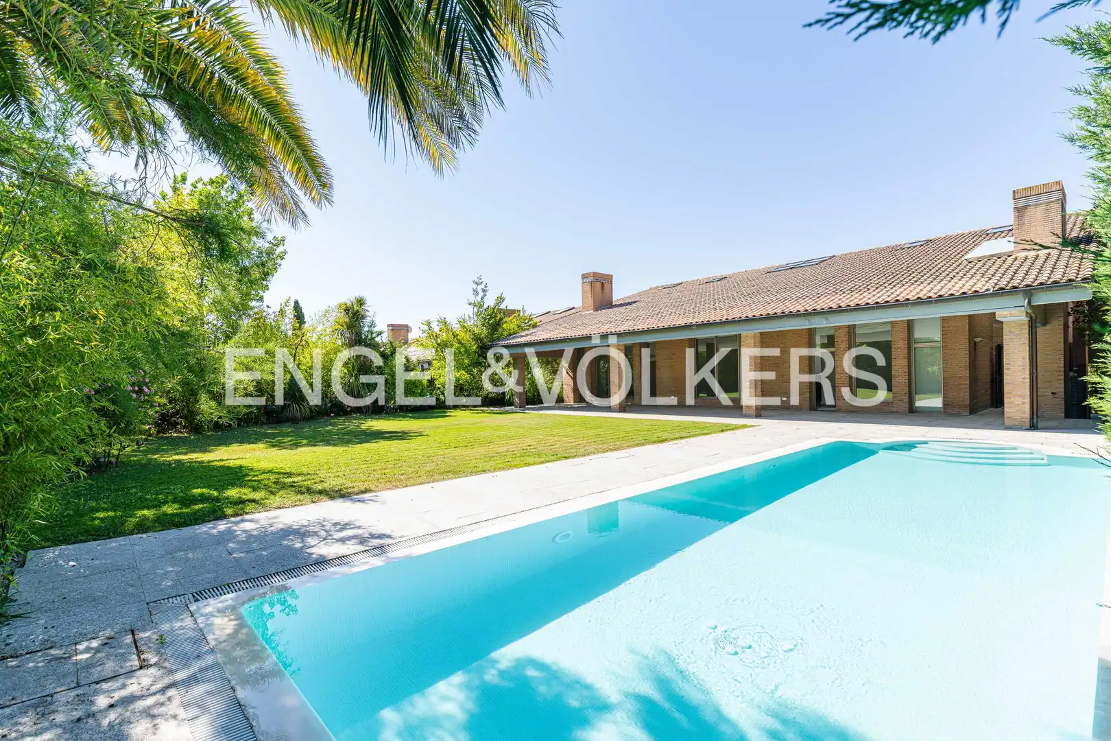 Piscina de Casa o xalet de lloguer en Pozuelo de Alarcón amb Aire condicionat, Calefacció i Jardí privat
