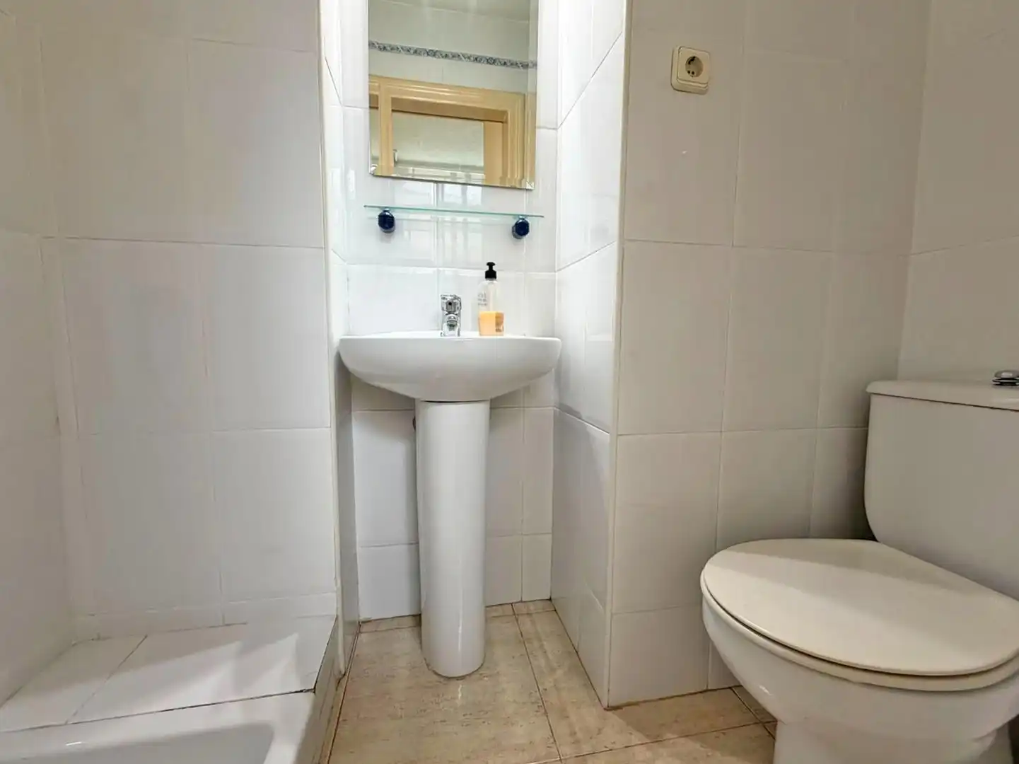 Badezimmer von Wohnung zum Verkauf in Alicante / Alacant mit Klimaanlage, Terrasse und Abstellraum