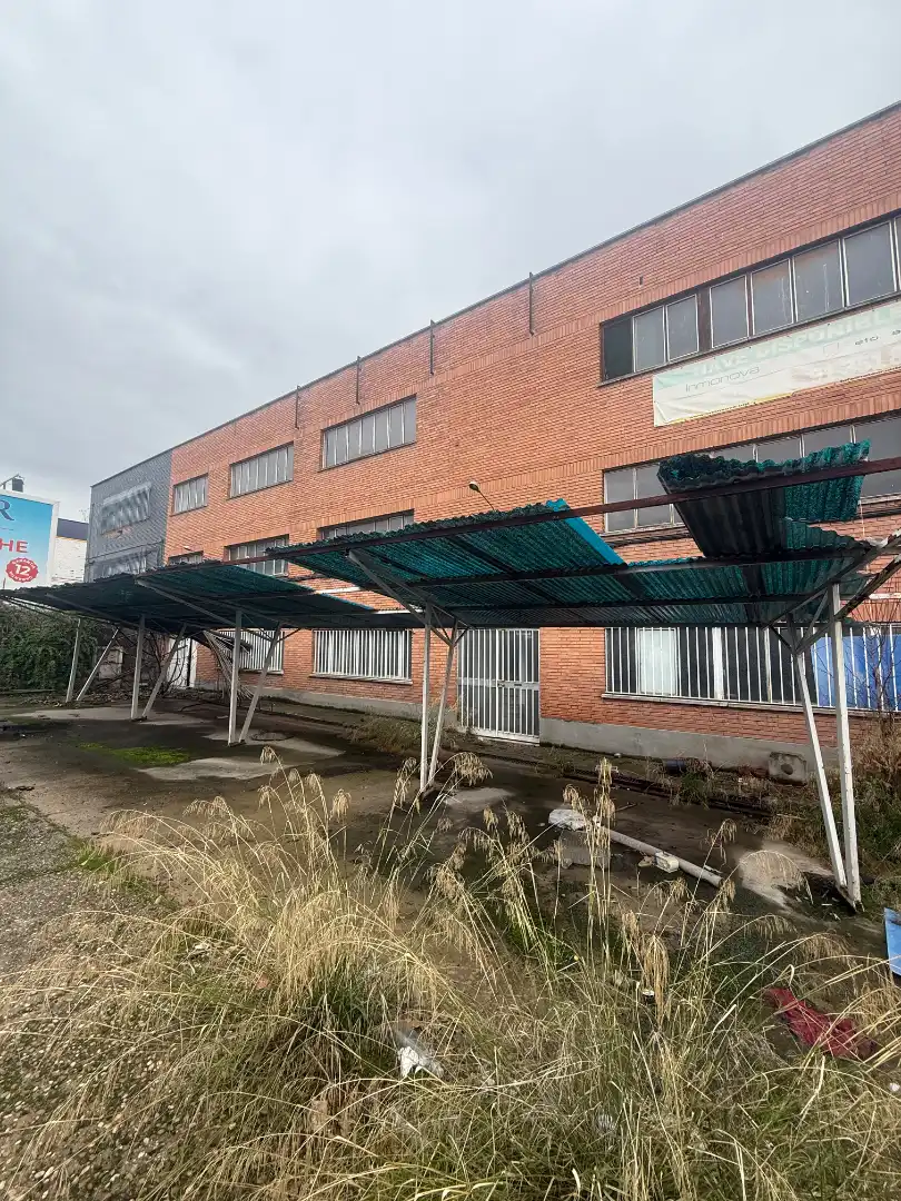 Vista exterior de Nave industrial en venta en San Fernando de Henares con Alarma