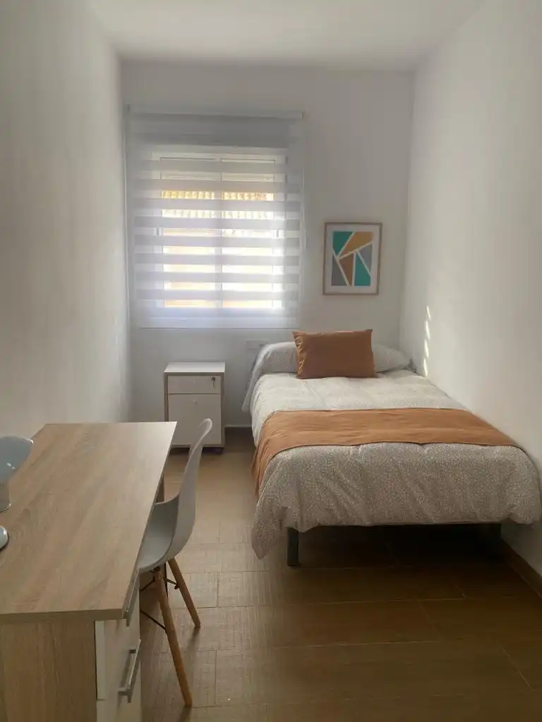 Habitación de Piso de alquiler en Melilla con Amueblado