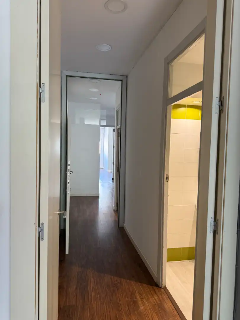 Büro zur Miete in Valencia mit Klimaanlage, Heizung und Balkon