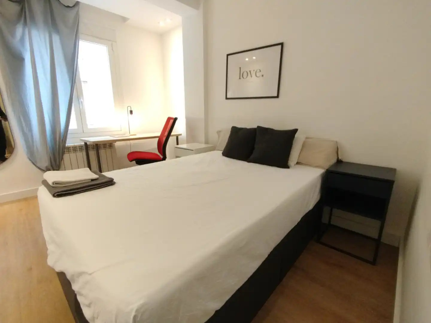 Bedroom of Flat for share in  Madrid Capital  with Air Conditioner, Heating and Furnished