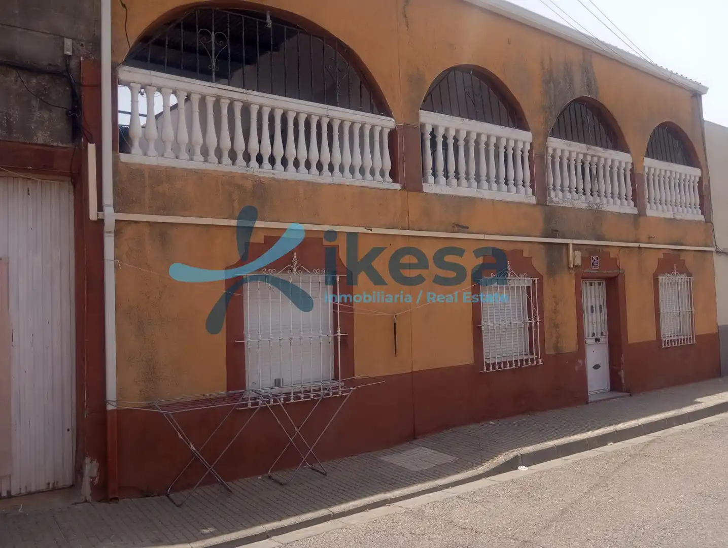 Vista exterior de Casa adosada en venda en Mérida