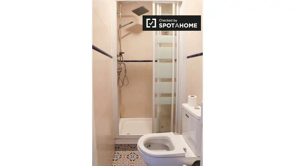 Room in Cortes - Huertas