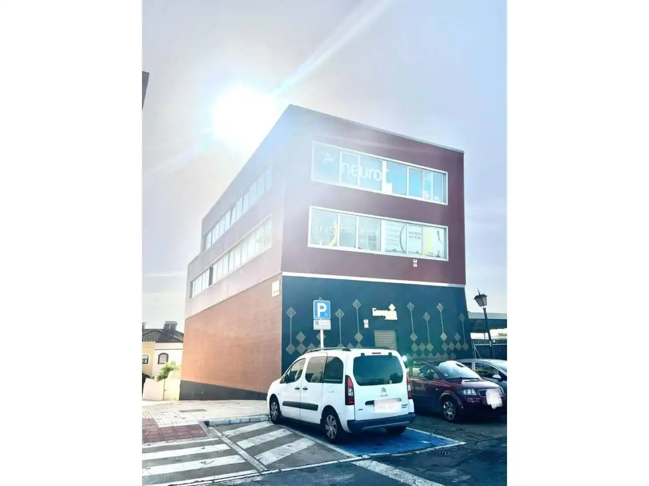 Außenansicht von Gebäude zum Verkauf in Bormujos