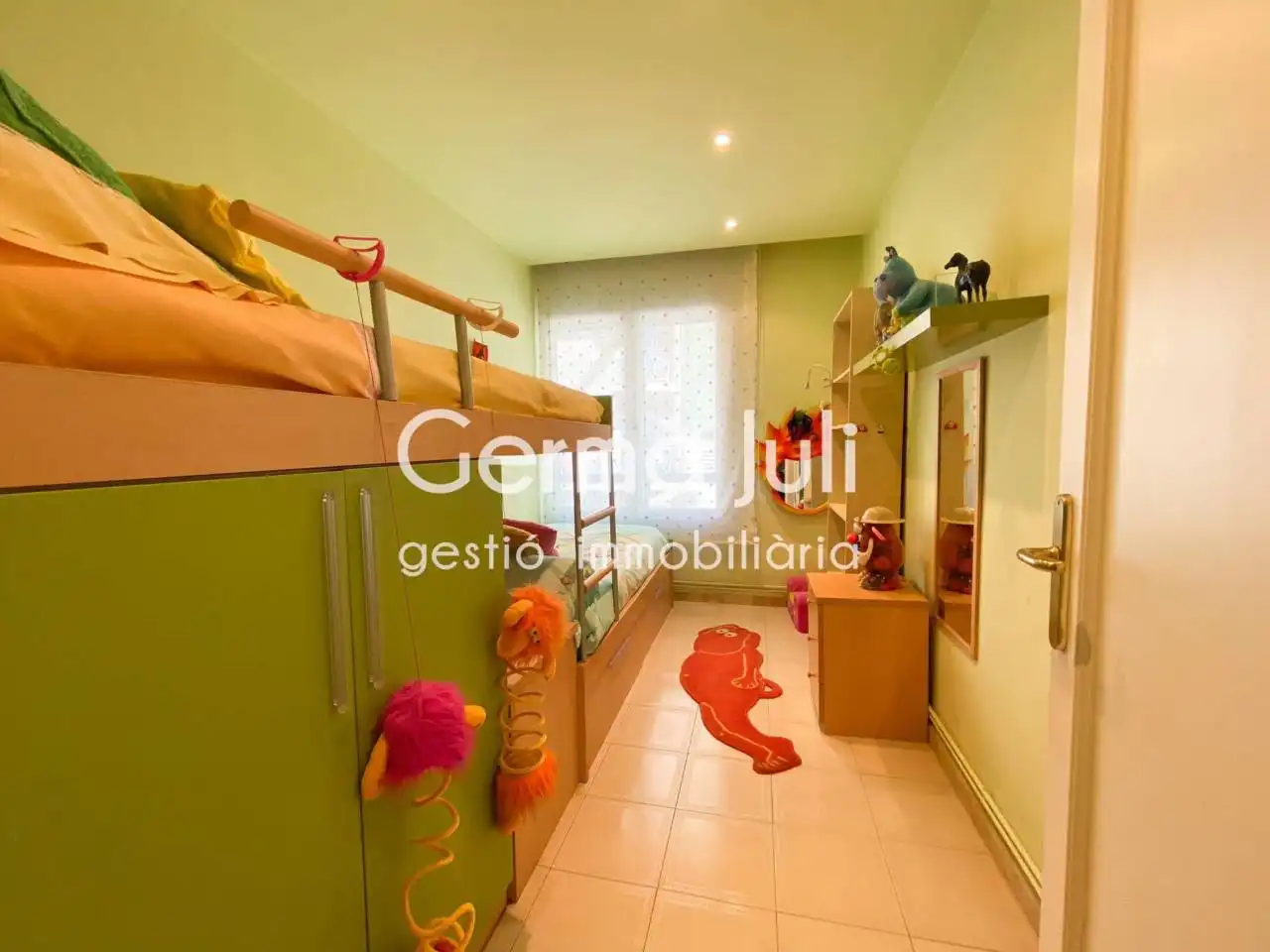 Habitación de Casa adosada en venta en Badalona con Aire acondicionado, Calefacción y Jardín privado