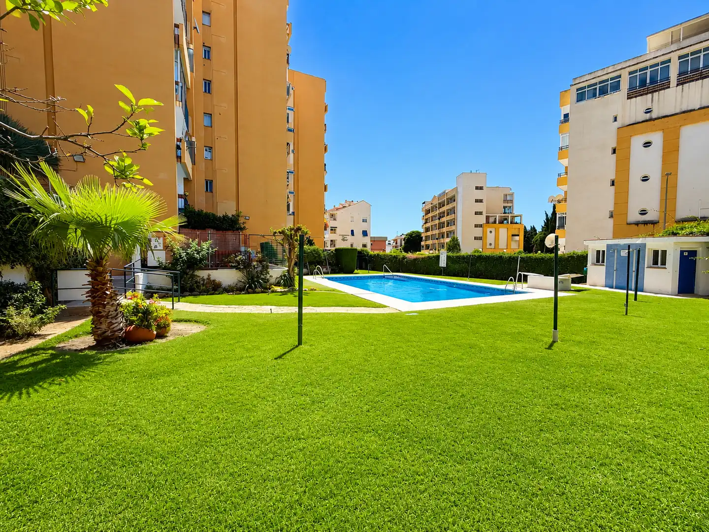 Piscina de Piso en venta en Benalmádena con Aire acondicionado, Terraza y Amueblado