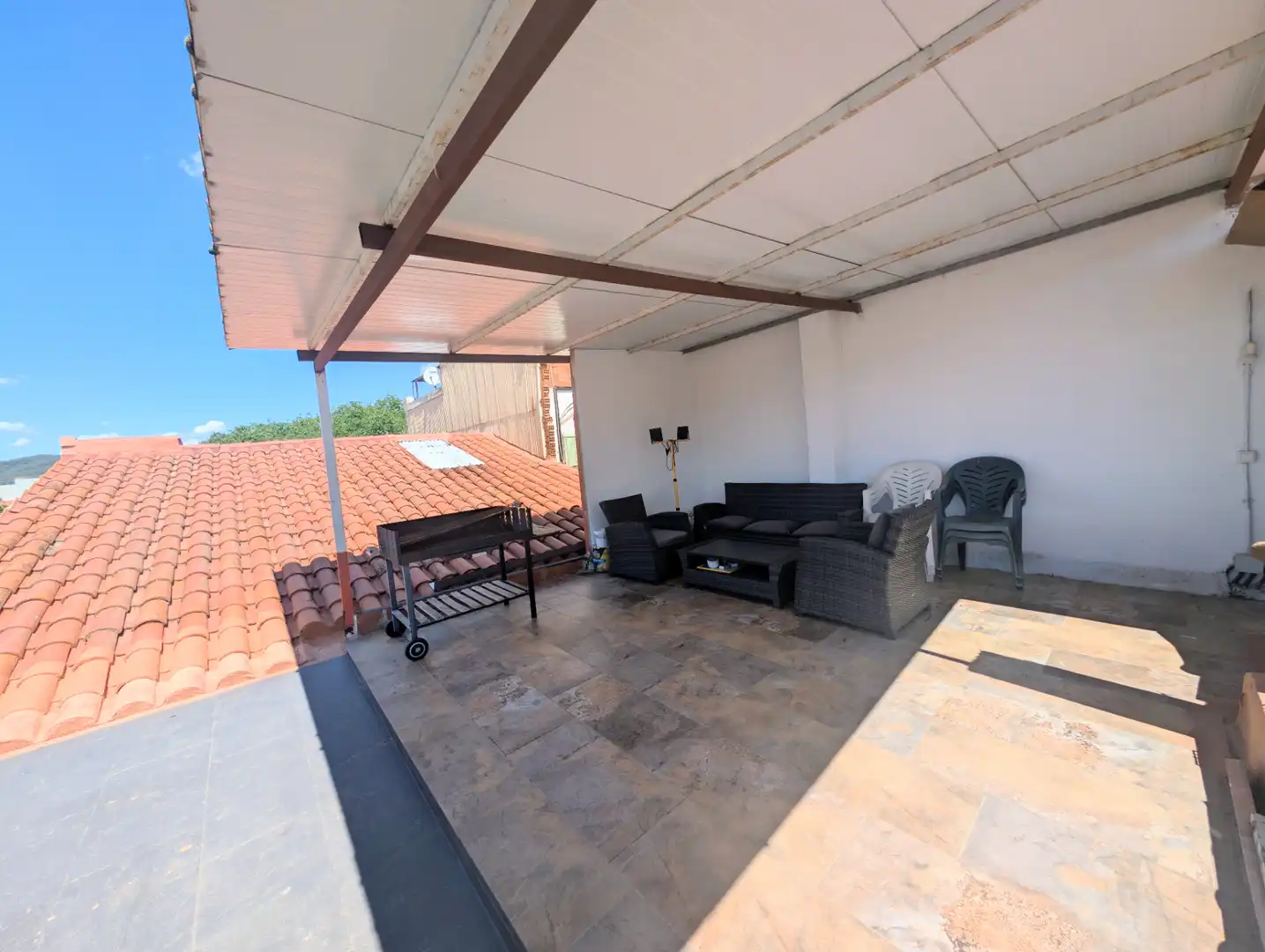 Terrasse von Einfamilien-Reihenhaus zum Verkauf in Terrassa mit Klimaanlage, Heizung und Terrasse