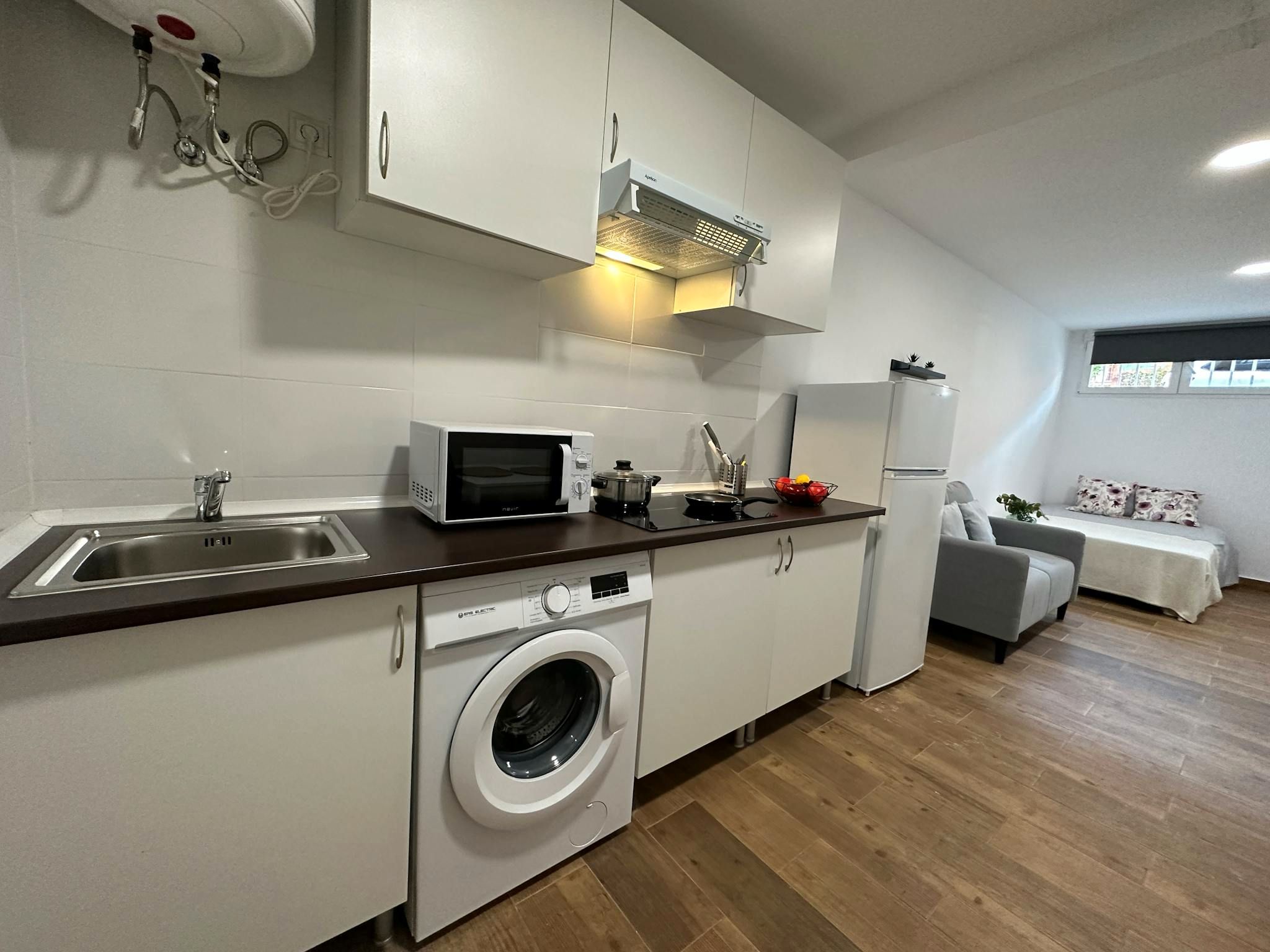 Cocina de Piso de alquiler en  Madrid Capital con Amueblado, Lavadora y TV