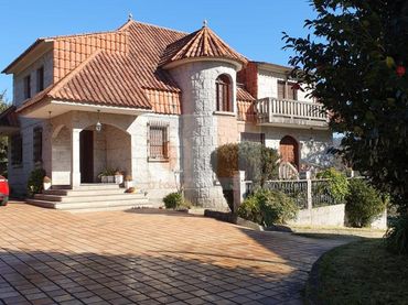 Chalet con balcón en venta en O Hío