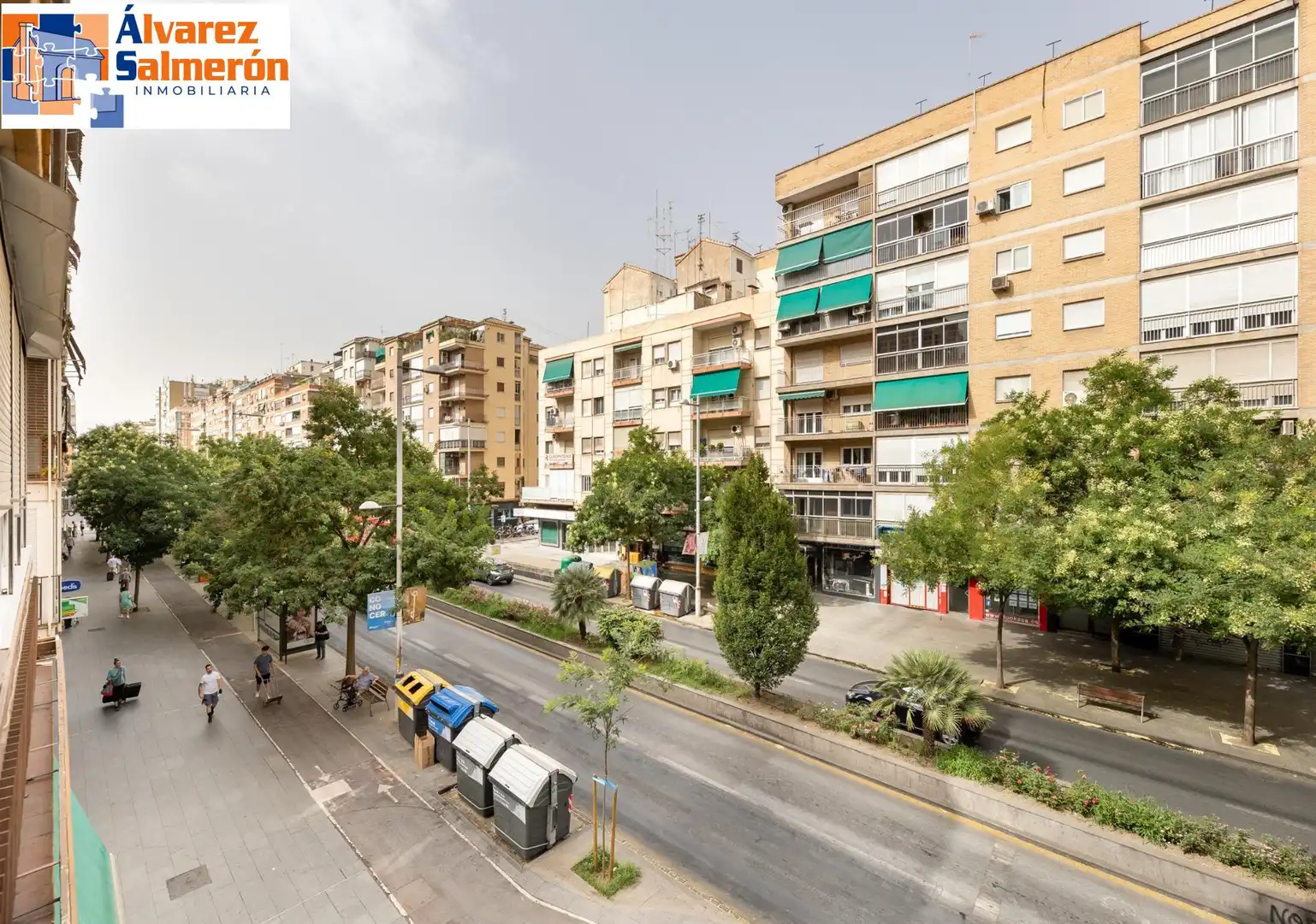 Vista exterior de Pis en venda en Granada