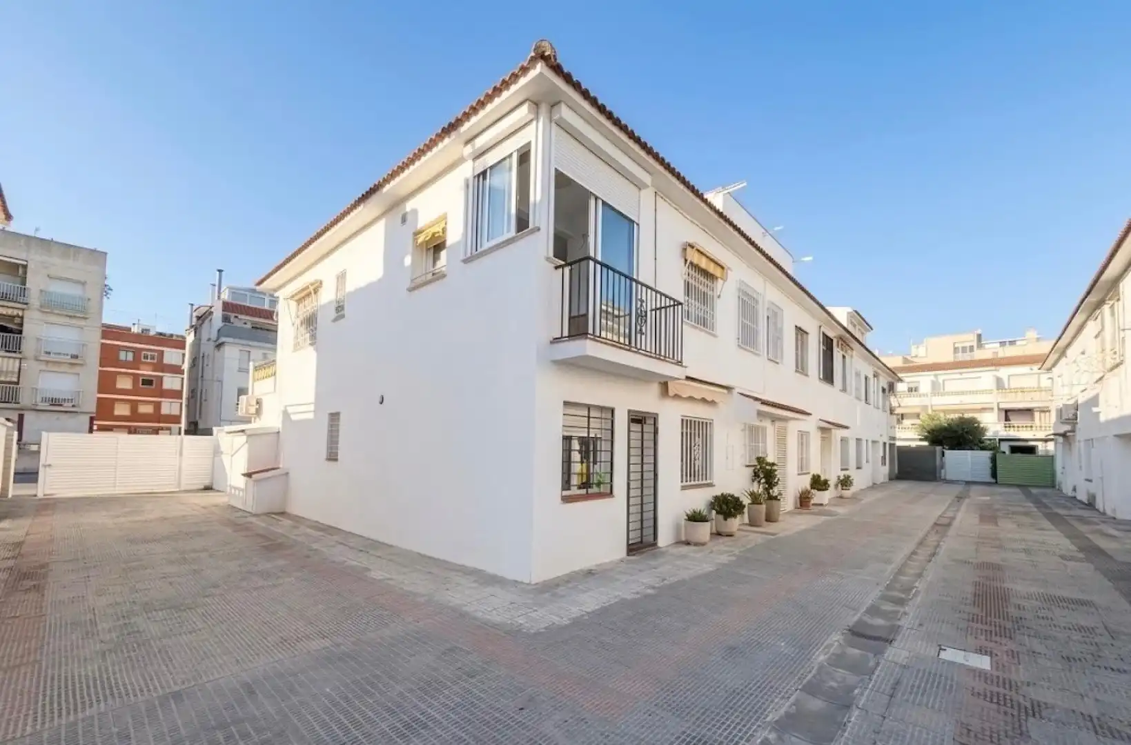 Vista exterior de Casa adosada en venta en Cunit con Aire acondicionado, Calefacción y Terraza