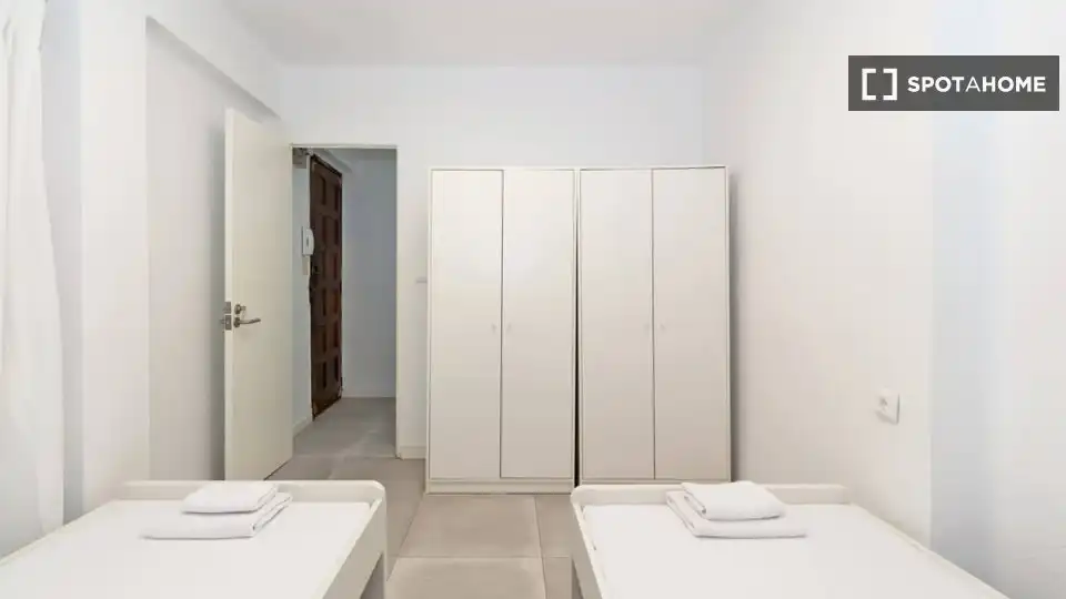 Bedroom of Flat for rent in Valencia  with Air Conditioner, Heating and Furnished