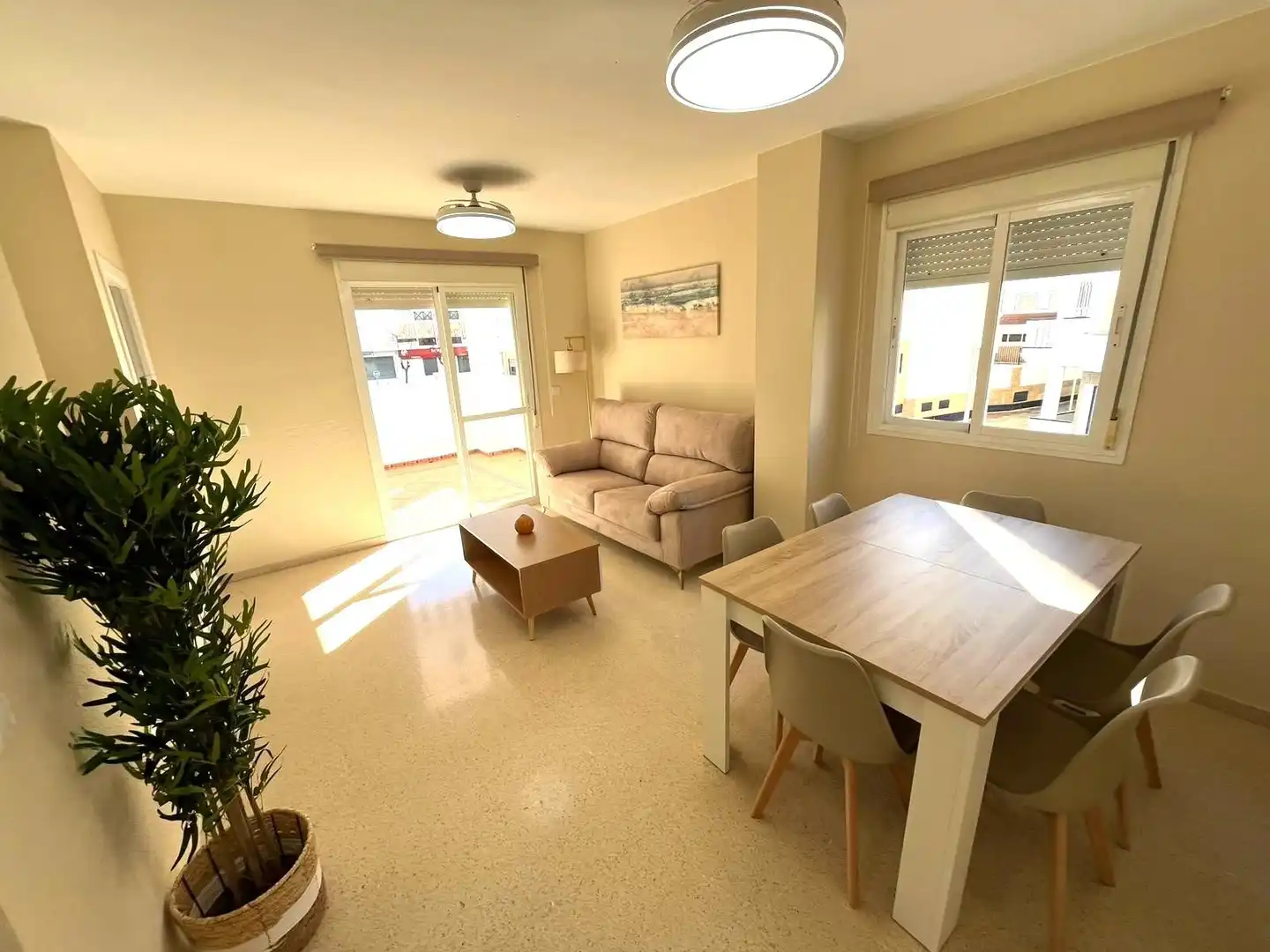 Wohnzimmer von Wohnung zur Miete in El Portil