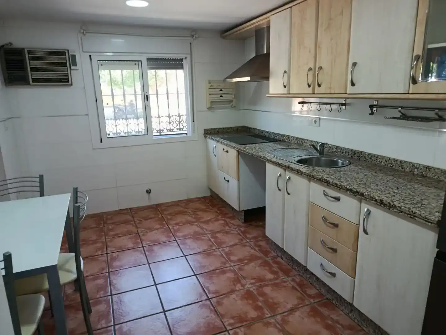 Cuina de Pis en venda en Santiponce amb Aire condicionat, Traster i Moblat
