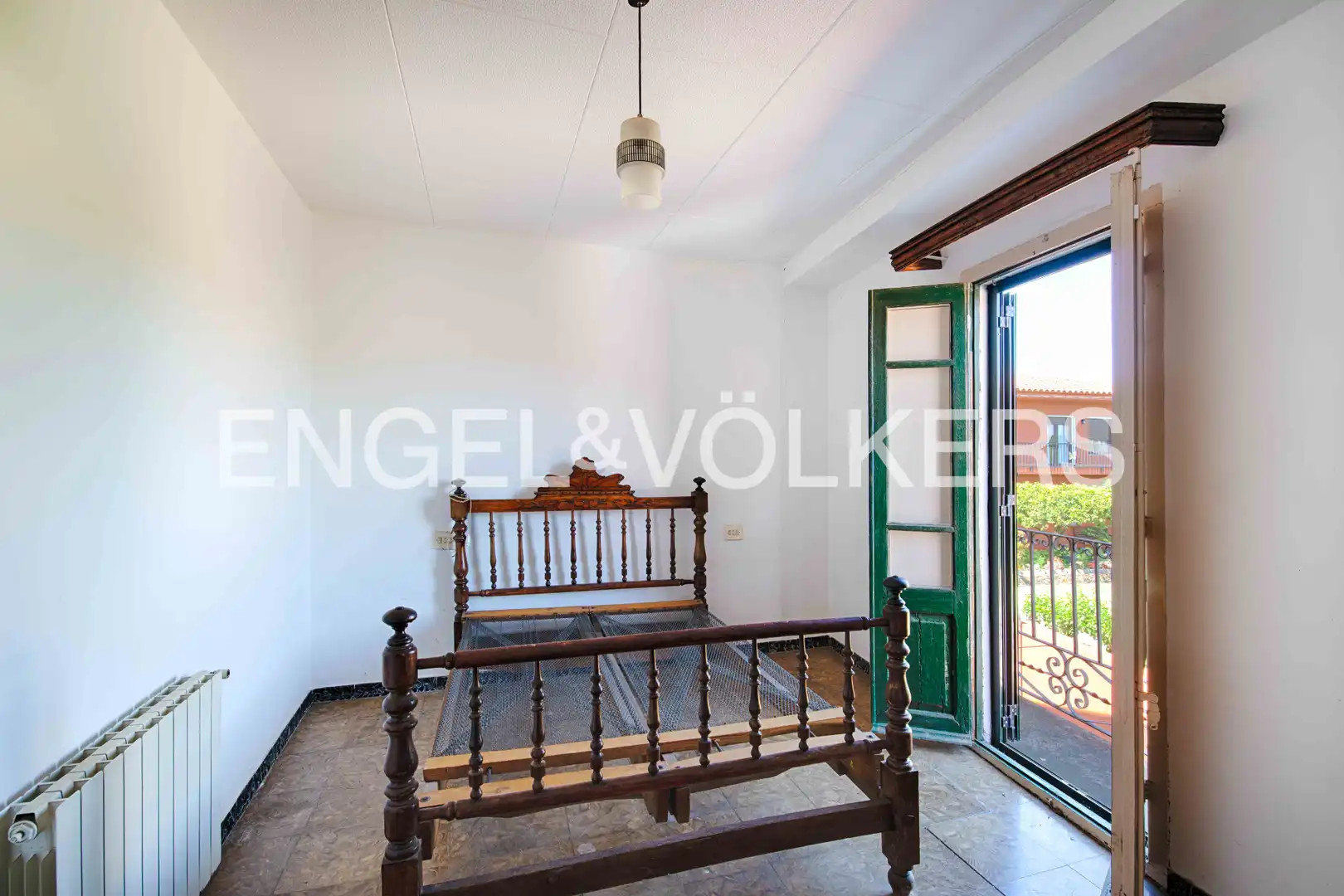 Casa adosada en venta en Garriguella con Calefacción, Jardín privado y Terraza