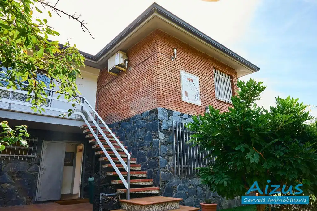 Vista exterior de Casa o chalet en venta en Seva con Aire acondicionado, Calefacción y Jardín privado