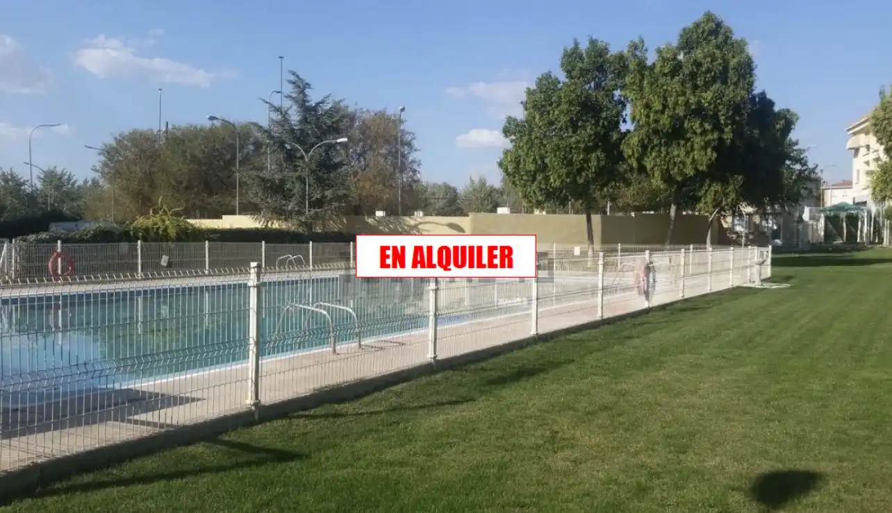 Piscina de Piso de alquiler en Ciudad Real Capital con Aire acondicionado, Terraza y Piscina