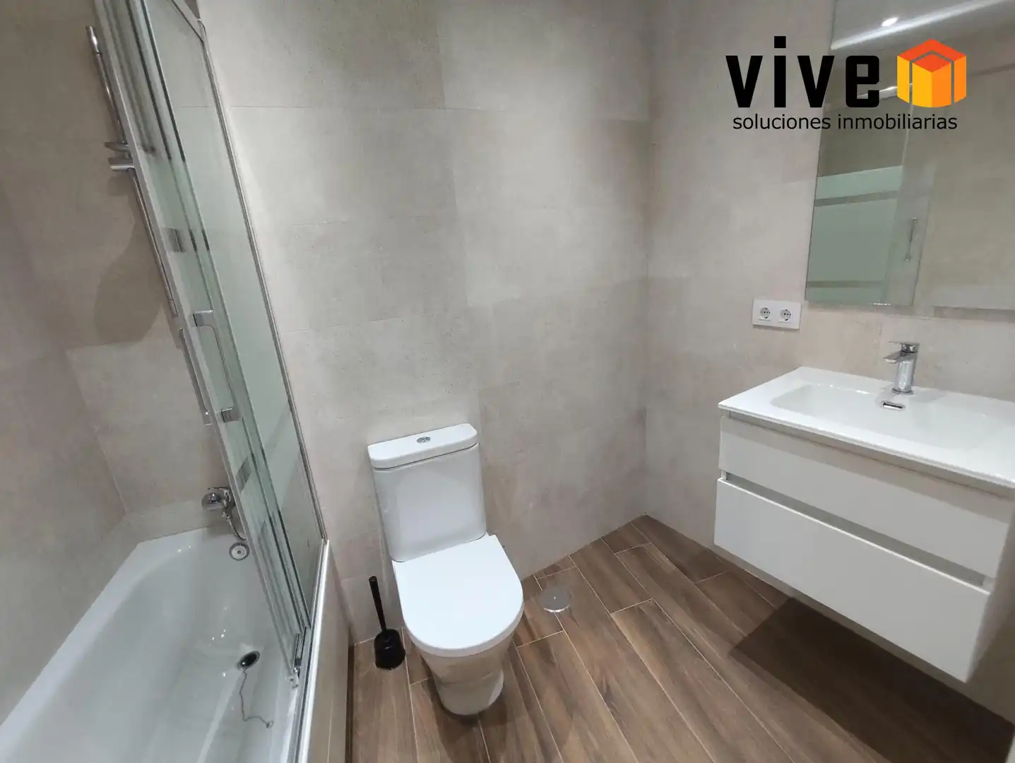 Badezimmer von Wohnung zur Miete in Sevilla mit Privatgarten, Terrasse und Abstellraum