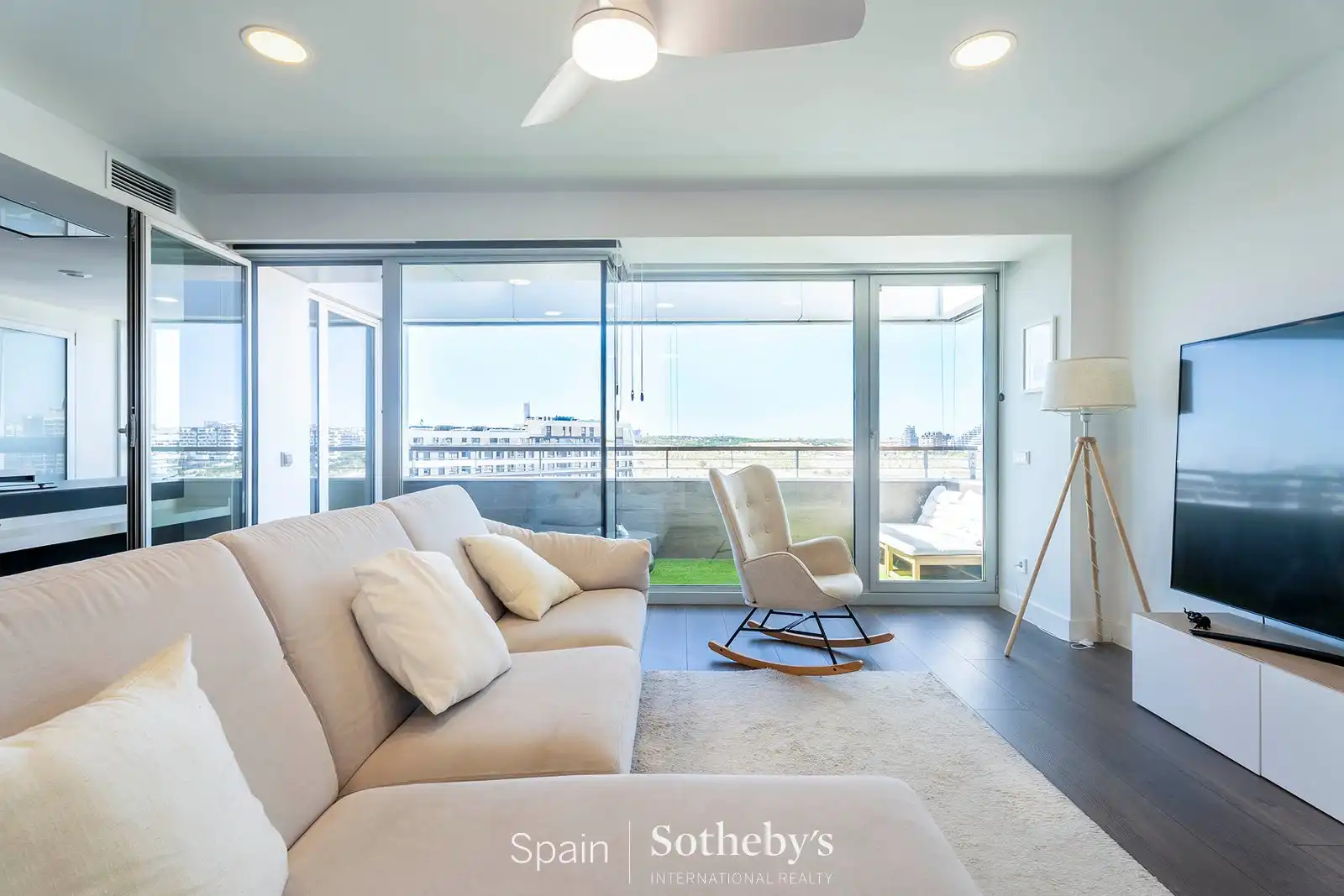Sala d'estar de Àtic en venda en Madrid amb Aire condicionat, Terrassa i Traster