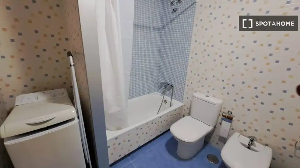 Bany de Apartament per a compartir en Vigo  amb Aire condicionat, Terrassa i Moblat