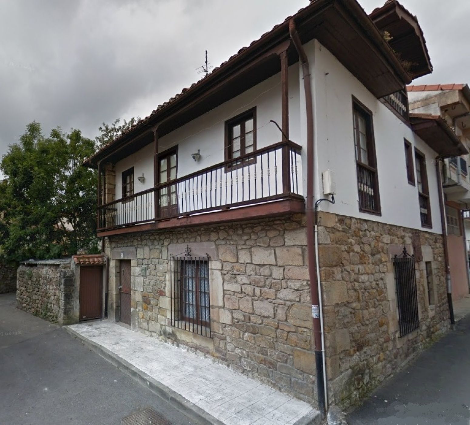 Vista exterior de Casa o xalet en venda en Cabezón de la Sal amb Jardí privat, Traster i Balcó