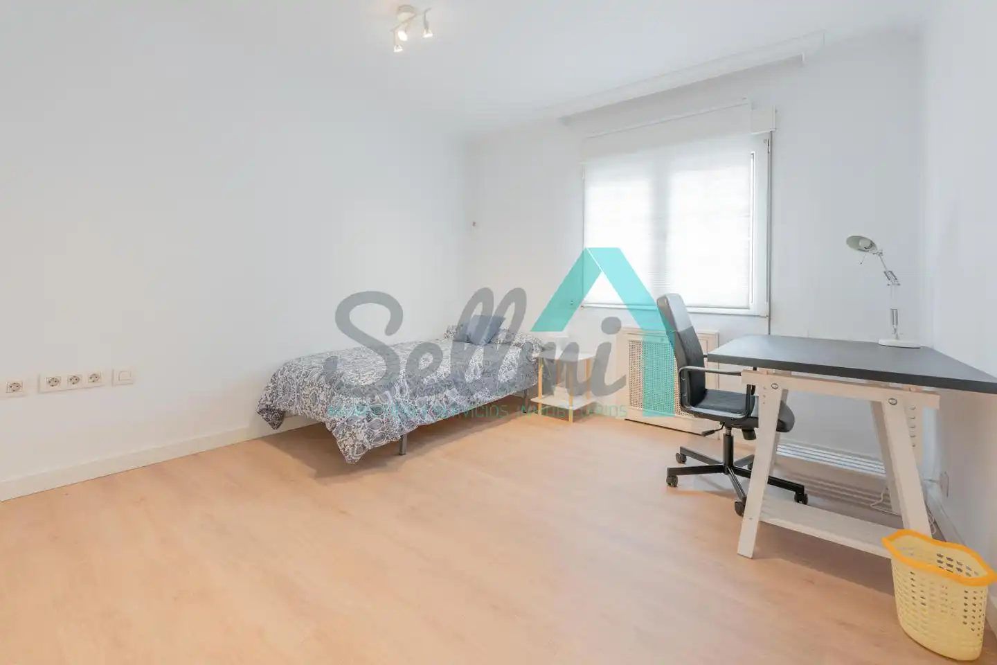 Schlafzimmer von Wohnung zur Miete in Oviedo  mit Heizung, Parkett und Terrasse