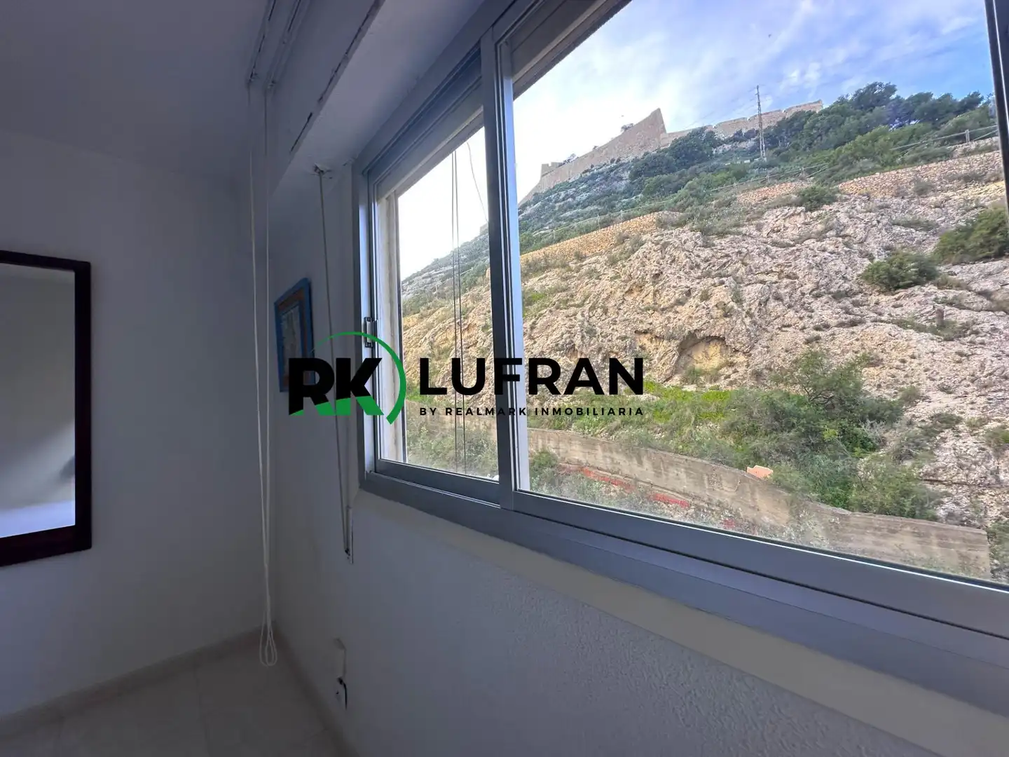 Dormitori de Pis en venda en Alicante / Alacant amb Terrassa, Moblat i Piscina comunitària
